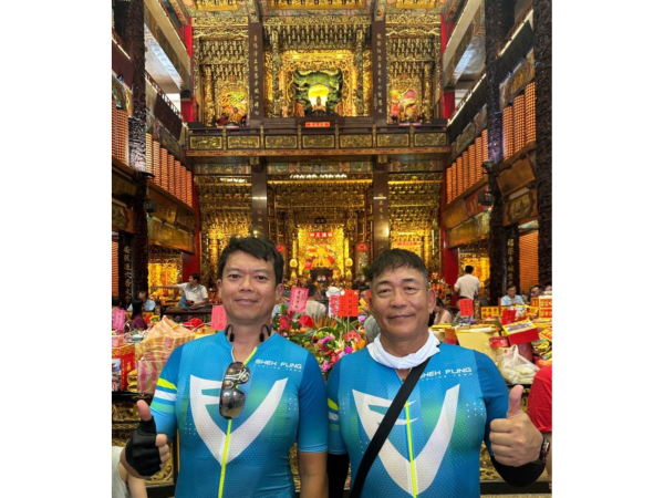 「世豐世鎧 騎向福安」打造向心力團隊、提升同仁身心健康。圖右為董事長杜泰源、圖左為總經理陳駿彥。